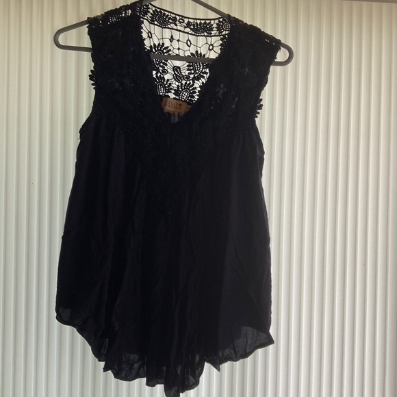 👚 EUC Ladies Molly Bracken sleeveless top 👚 - Picture 1 of 6